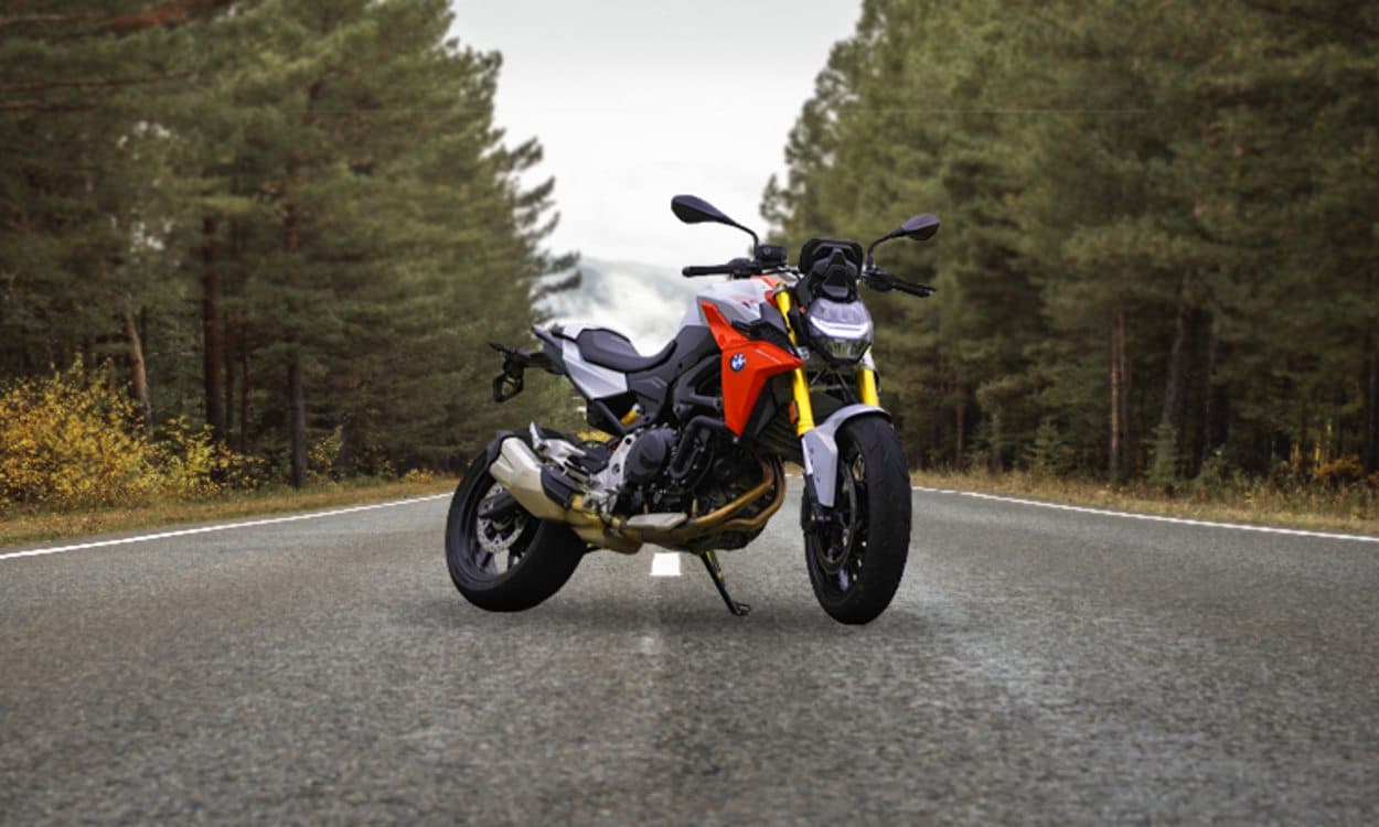 BMW F900R's card image