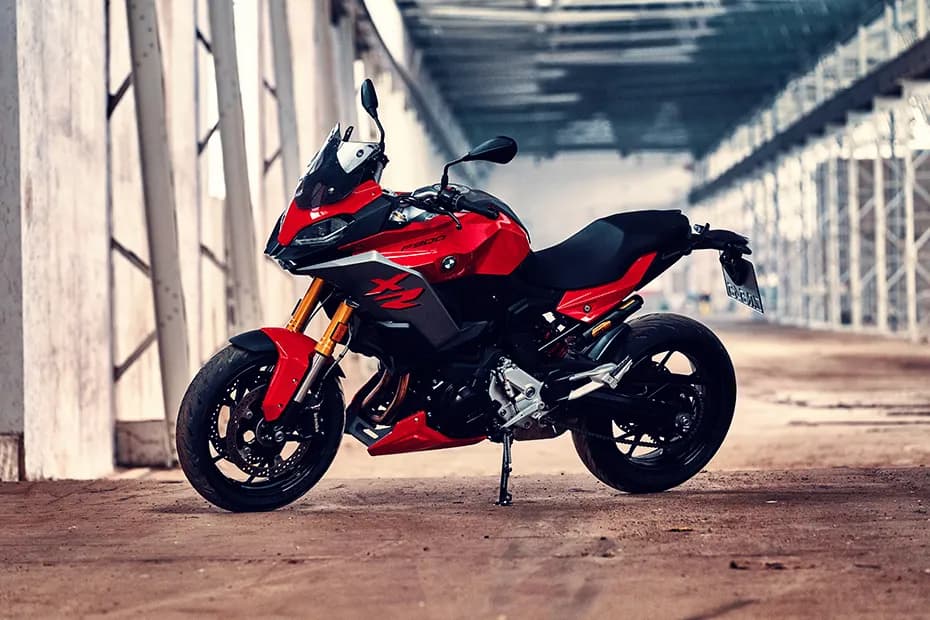 BMW F900XR's card image