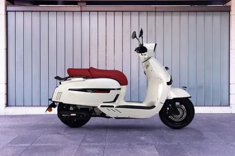Keeway Sixties 300i's card image